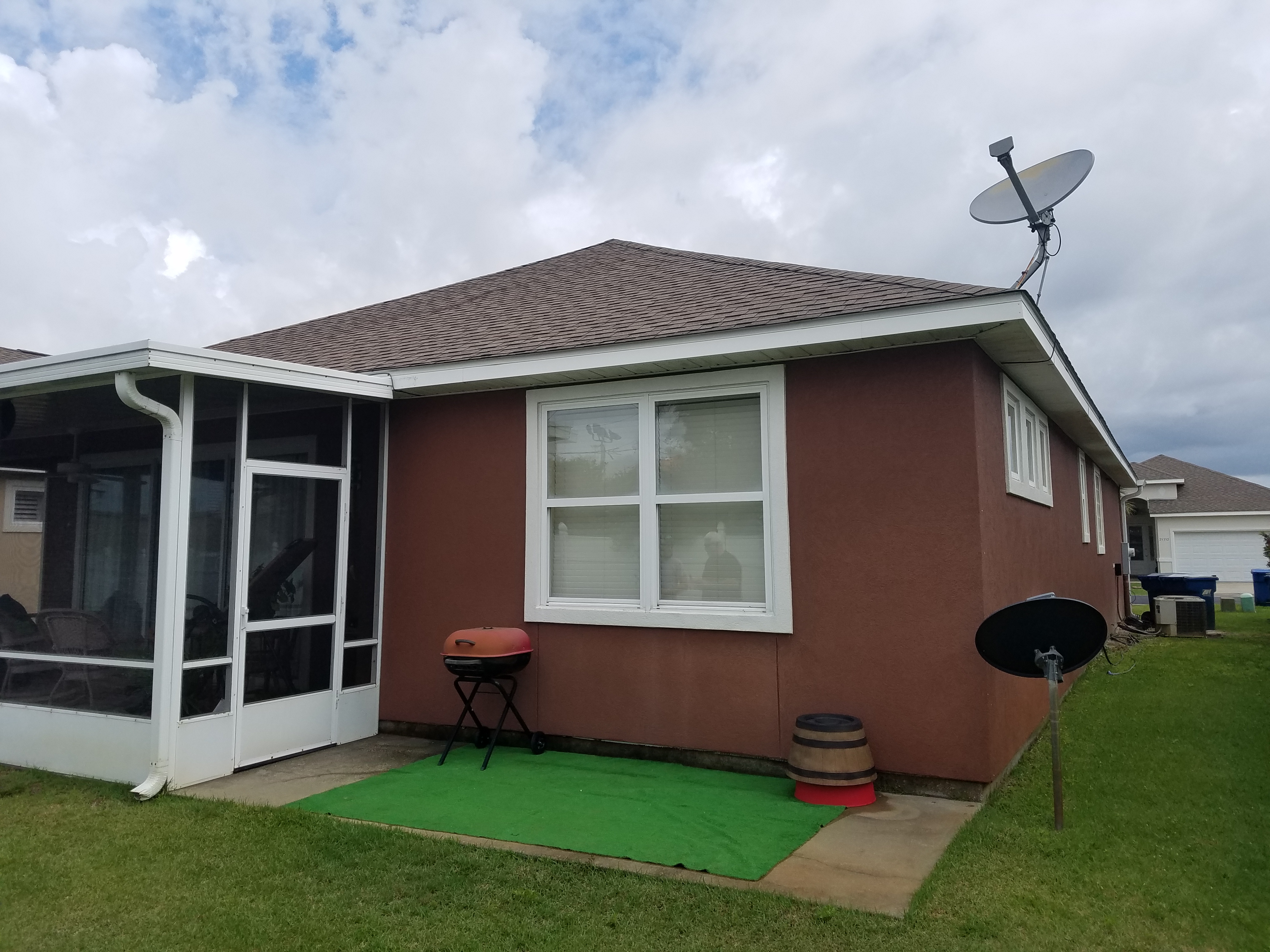 Beachside Screen And Patio